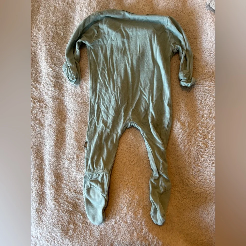 Kyte Baby footed bamboo zippy pajama|sage|size newborn - Picture 2 of 4